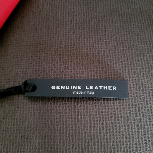 Laura Di Maggio Red❤ Zip Around Card💳 Case - NWT - Picture 11 of 16